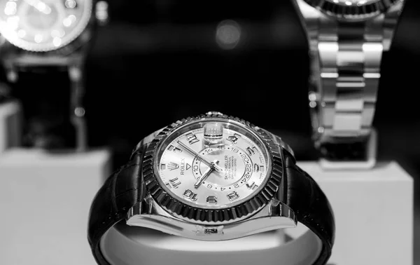 Reloj suizo de lujo Rolex en escaparate Distribuidor Oficial — Foto de Stock