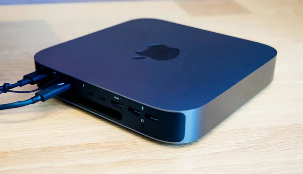 Widok z tyłu portów nowego Mac mini — Zdjęcie stockowe