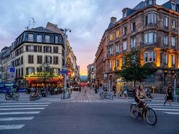 Rive Gauche Café Brasserie o zmierzchu w Strasburgu — Zdjęcie stockowe