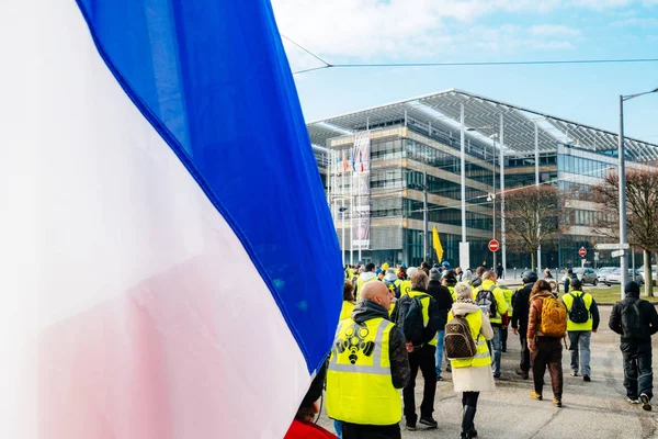 Περιφέρεια Grand Est κτίριο με διαδηλωτές Gilets Jaunes — Φωτογραφία Αρχείου