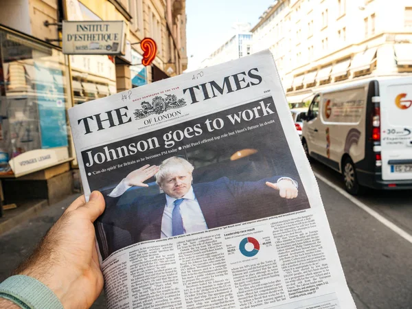 THe Times Johnson goes to work new PM of united Kingdom — Stock Photo, Image