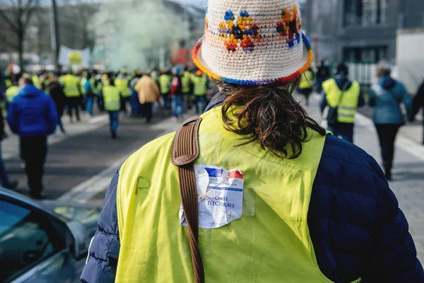 Man with carte electorale glued on Green Vest Gilets Jaunes — Stock Photo, Image