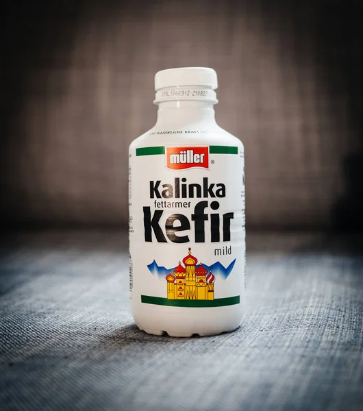 Deliziosa bottiglia di Kalinka Fettarmer Kefir — Foto Stock