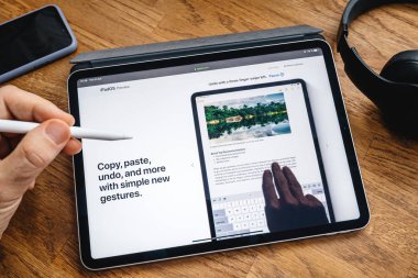 ipados hakkında ipad Pro'da adam okuma