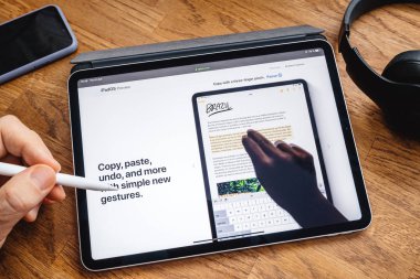 ipados hakkında ipad Pro'da adam okuma