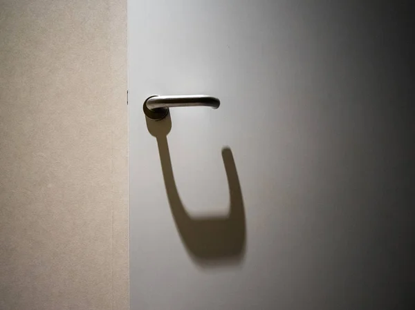 Poignée de porte métallique avec ouvre-clé RFID sans fil — Photo