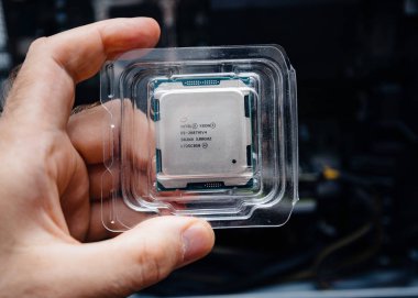 Plastik ambalajda Intel Xeon E5-2687w v4 Cpu işlemci