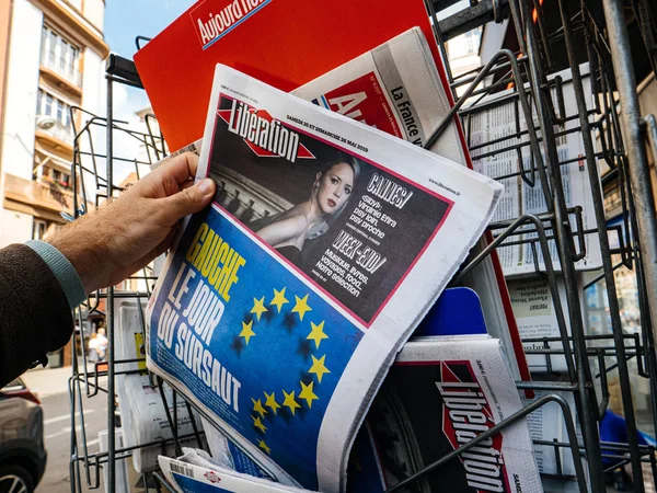 Quiosco de periódicos con elecciones al titular de Liberación — Foto de Stock