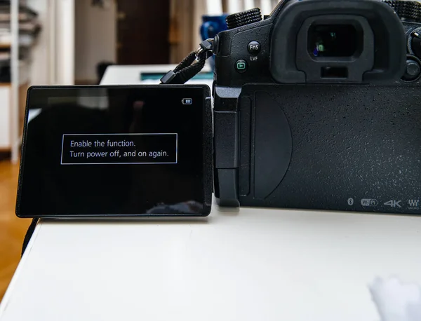 Upgraden naar de nieuwste firmware met Gh5 slog — Stockfoto