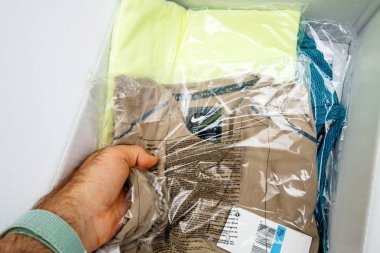 Adam el unboxing Nike Sport giysileri açma