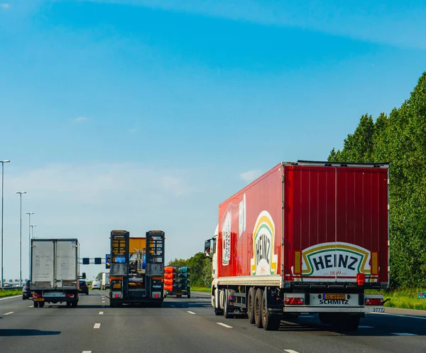 Camion trasporto pomodori ketchup heinz — Foto Stock