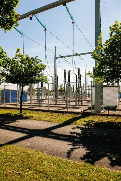 Líneas eléctricas francesas de alto voltaje — Foto de Stock