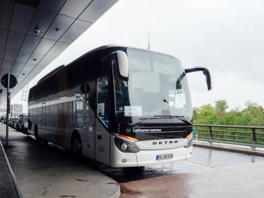 Setra Lufthansa Express teknik direktörünün yan görünümü