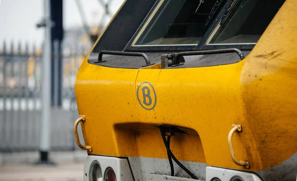 Widok z przodu lokomotywy z logotypem SNCB Oostende — Zdjęcie stockowe
