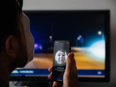 Apple iPhone XS Pro FaceID İsimsiz Hacker
