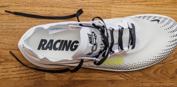 Над новой профессиональной обувью Nike Running — стоковое фото