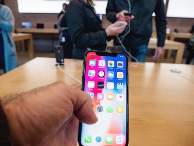 Apple Store içinde hayran lık en son profesyonel iphone