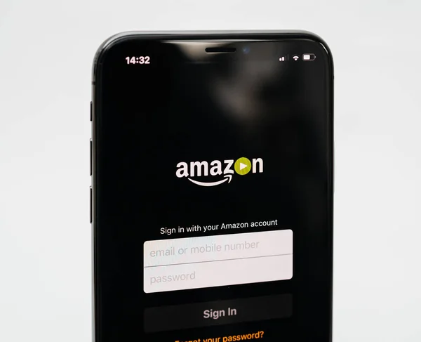 Amazon firma en cuenta plataforma de e-shopping — Foto de Stock