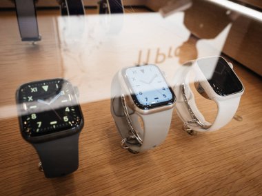 Apple Computers Watch Series 5 Mağaza'da satışa çıkıyor
