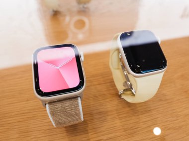 Apple Computers Watch Series 5 Mağaza'da satışa çıkıyor