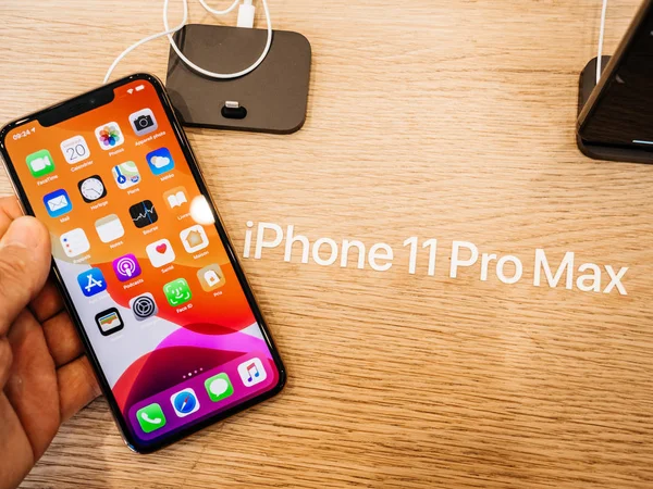 Apple Computers iPhone 11, 11 Pro и Pro Max поступили в продажу — стоковое фото