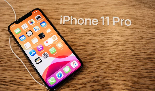 Apple Computers iPhone 11, 11 Pro y Pro Max a la venta — Foto de Stock