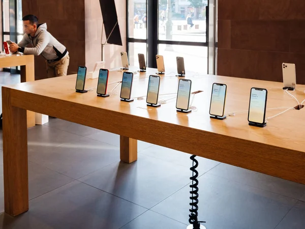 Apple Computers iPhone 11, 11 pro a pro max jezdí na prodej — Stock fotografie