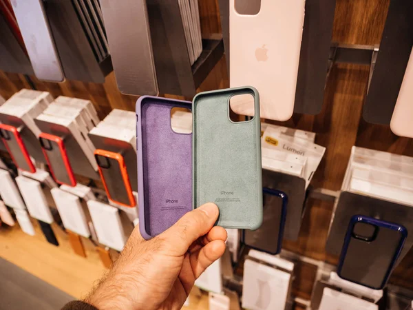 Apple Computers iPhone 11, 11 Pro and Pro Max cases goes on sale — Stock Photo, Image