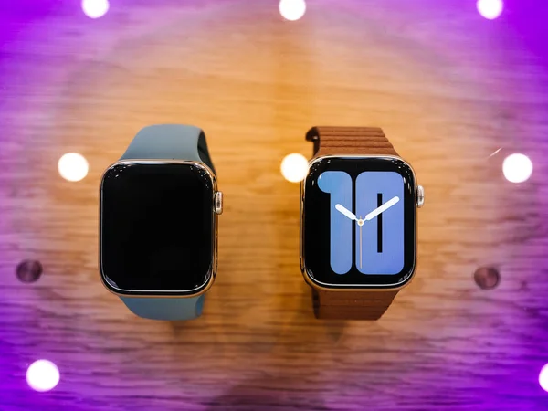 Apple Computers Watch Series 5 est en vente en magasin — Photo