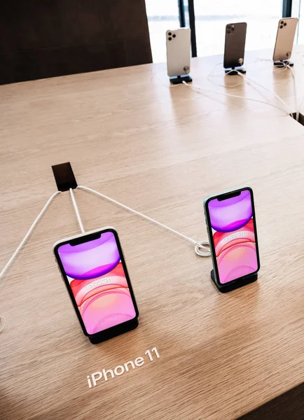 Apple Bilgisayarlar iphone 11, 11 Pro ve Pro Max satışa çıkıyor — Stok fotoğraf