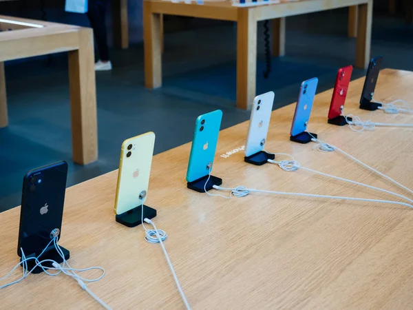 Komputery Apple iPhone 11, 11 Pro i Pro Max idzie na sprzedaż — Zdjęcie stockowe