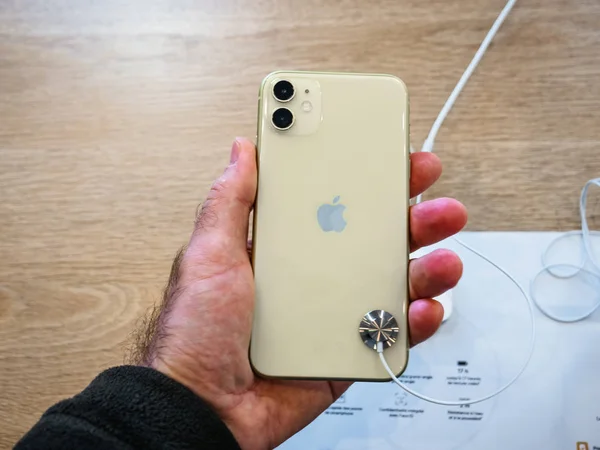 Apple számítógépek iPhone 11, 11 Pro és Pro Max megy eladásra — Stock Fotó