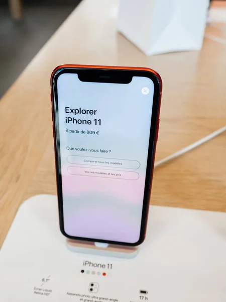 Apple Computers iPhone 11, 11 Pro y Pro Max a la venta — Foto de Stock