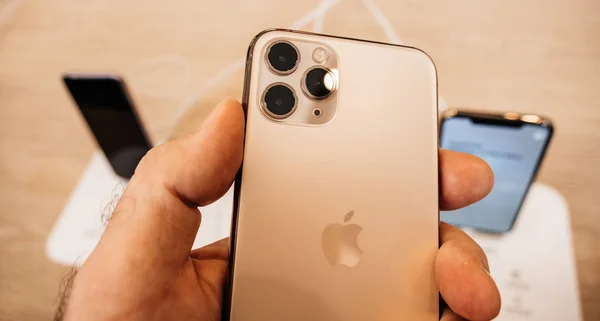 Apple Computers iPhone 11, 11 Pro and Pro Max goes on sale — Stock Photo, Image