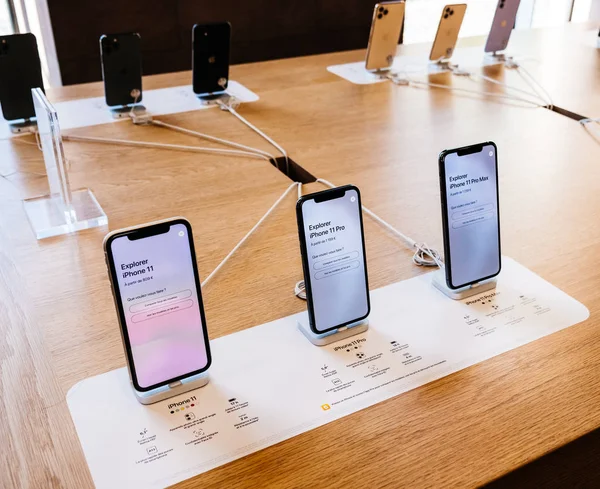 Komputery Apple iPhone 11, 11 Pro i Pro Max idzie na sprzedaż — Zdjęcie stockowe