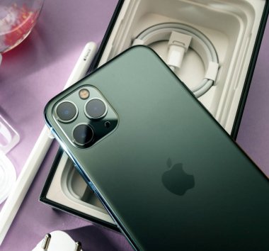 iphone 11 Pro ultra Geniş, Geniş ve Telefoto lensler