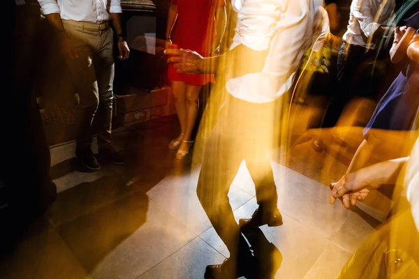 Silhouettes of your caucasian and african people dancing — Stock Photo, Image