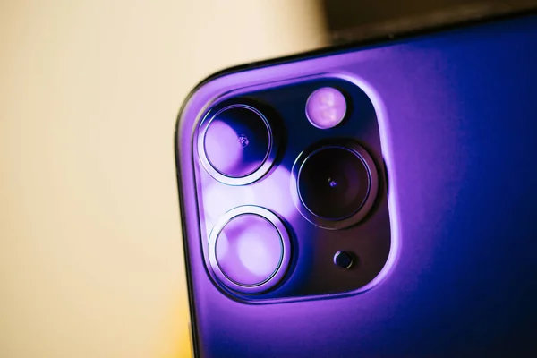 Detalle de la nueva cámara triple trasera iPhone 11 Pro —  Fotos de Stock