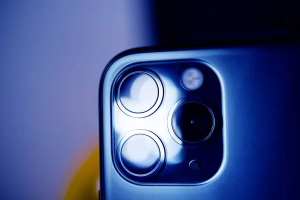 Szczegóły nowego iPhone 11 Pro tylnej potrójnej kamery — Zdjęcie stockowe