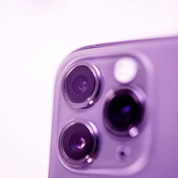 Detalj av den nya iPhone 11 Pro bakre Triple-kamera — Stockfoto