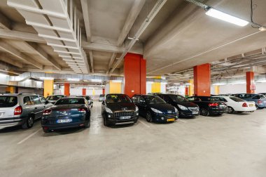 Paris'in merkezinde Fransız yeraltı otoparkı