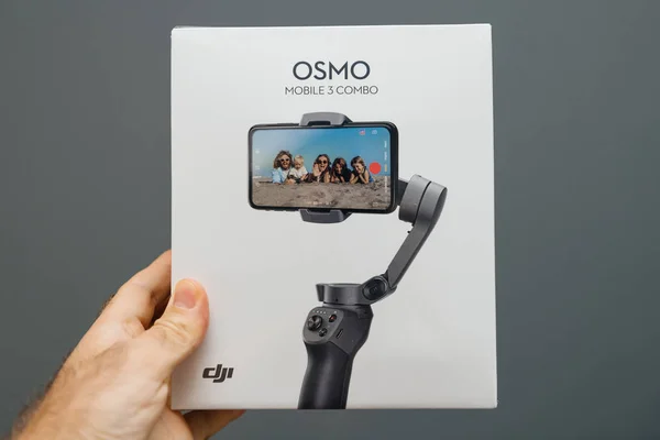 Комбинированный смартфон DJI Osmo Mobile 3 — стоковое фото