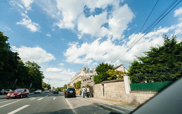 Fahrer in Pariser Vorort aus Auto geschleudert — Stockfoto
