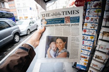 Jacques Chirac basın kiosk gazete kapağında