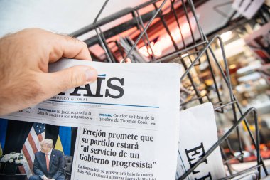 Jacques Chirac basın kiosk gazete kapağında