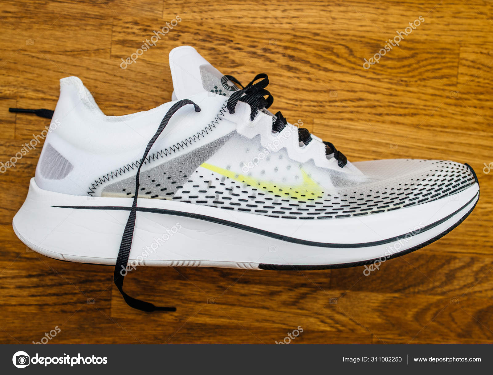 legation dilemma legemliggøre Nike Zoom Fly SP Fast running sport shoe on wooden floor – Stock Editorial  Photo © ifeelstock #311002250