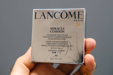 adam el yeni Lancome Miracle Cushion