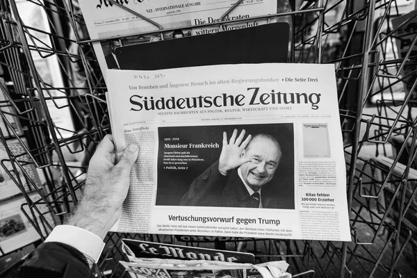 Jacques Chirac basın kiosk gazete kapağında