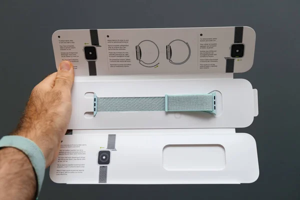 Pappkartong med Apple Watch Nike Plus Sports band — Stockfoto