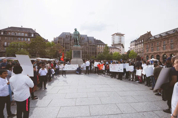 Tamil people occupy central Place Kelber — Stock Photo, Image